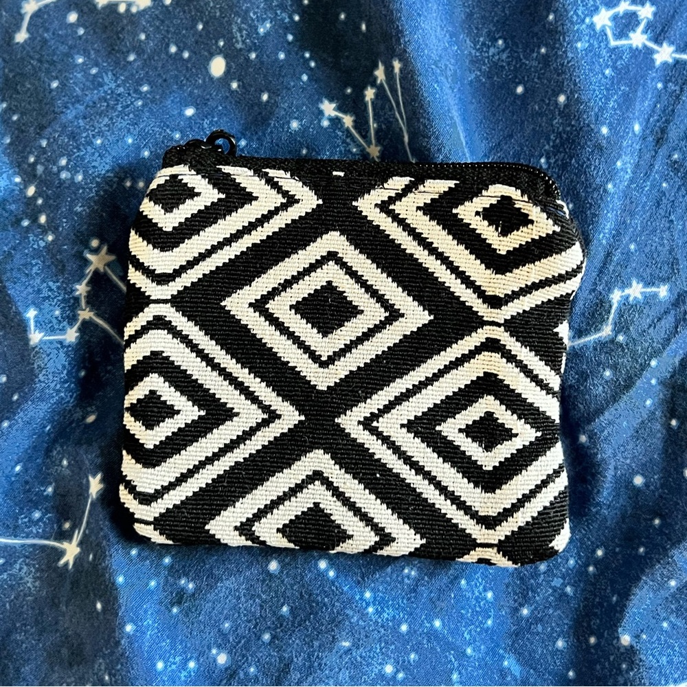 ๐ NWOT Black & White Coin Bag w Zipper - Picture 2 of 2